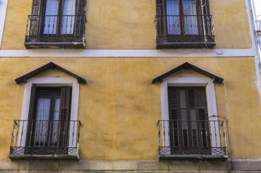 Windows, eski ve tipik İspanyol şehir, Cuenca, w evlerin