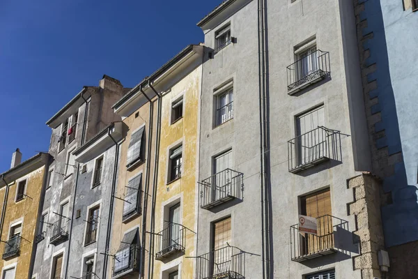 Casas antigas e típicas da cidade espanhola de Cuenca, heri mundial — Fotografia de Stock