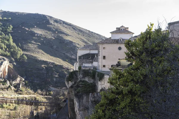 Maisons anciennes et typiques de la ville espagnole de Cuenca, patrimoine mondial — Photo