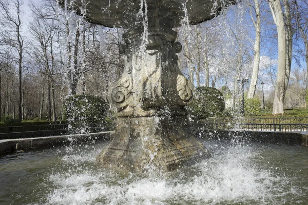 噴水やマドリードの庭園 — ストック写真