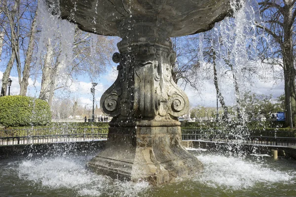 Fountains of beautiful Aranjuez — Stock Photo, Image