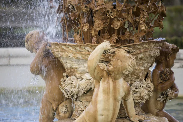 阿兰胡埃斯宫的喷泉 — 图库照片