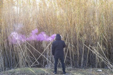 Duman başını tenha konumlu olan adam