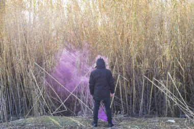 Duman başını tenha konumlu olan adam