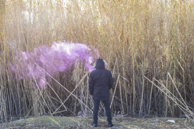 Duman başını tenha konumlu olan adam