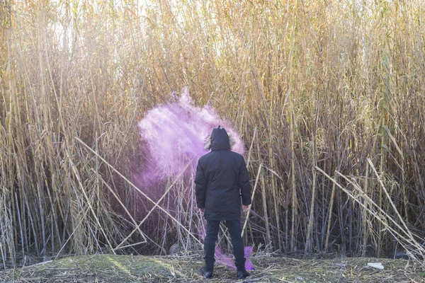 Duman başını tenha konumlu olan adam