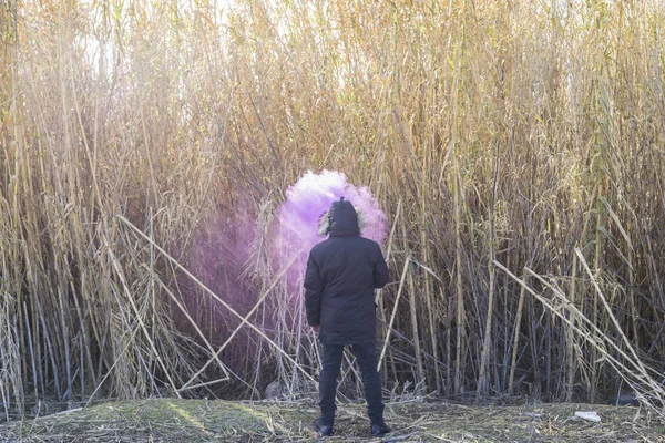 Duman başını tenha konumlu olan adam