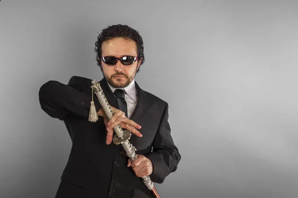 Aggressive lawyer with Japanese sword — Stock Photo, Image