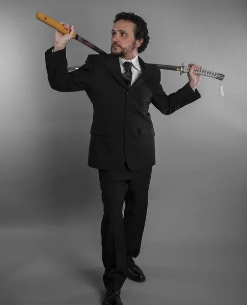 Aggressive businessman with Japanese swords — Stock Photo, Image