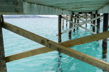 Akdeniz tarafından ahşap iskele