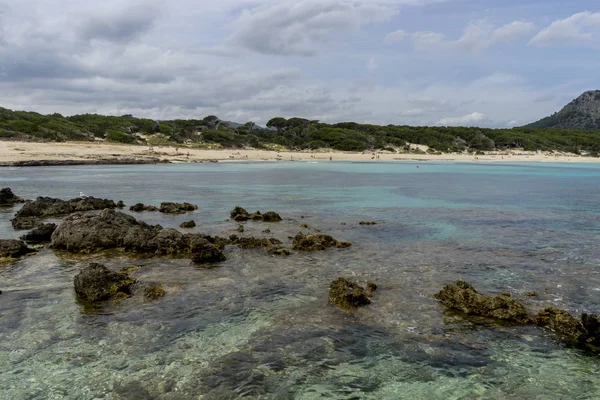 Rocas junto al mar Mediterráneo — Foto de Stock