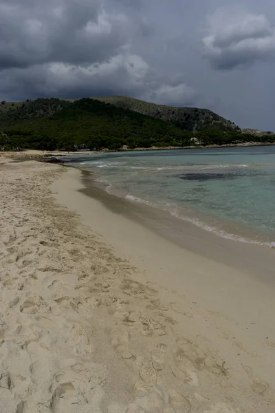 Rochers par la mer Méditerranée — Photo