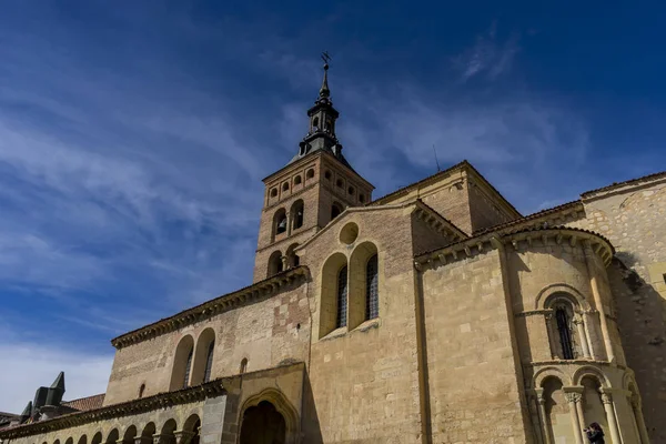 Kathedraal met pinakels en kluizen — Stockfoto