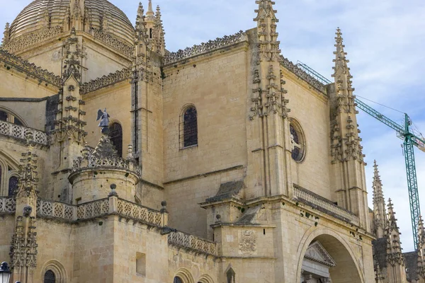 Catedral com pináculos e abóbadas — Fotografia de Stock