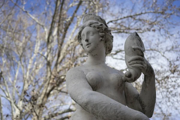 Sculptures dans les jardins royaux — Photo