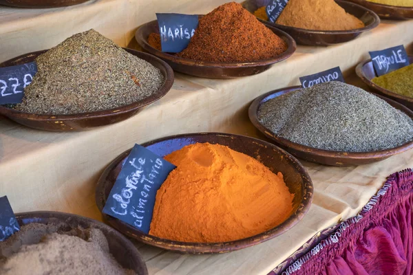 Verschiedene Arten von Gewürzen zum Kochen — Stockfoto