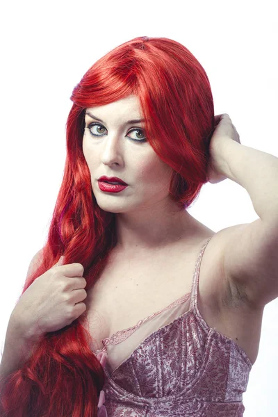 Belle femme aux cheveux roux — Photo