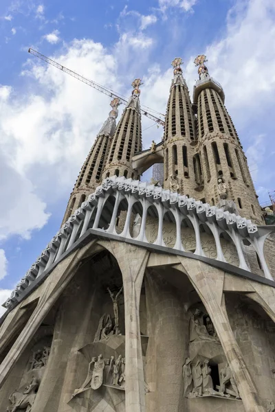 Kuil Sagrada Familia sedang dibangun — Stok Foto