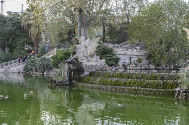 Çeşme Kalesi parkta Barselona