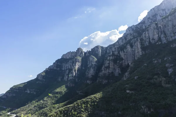 Berge in der Nähe des Klosters Montserrat, — Stockfoto