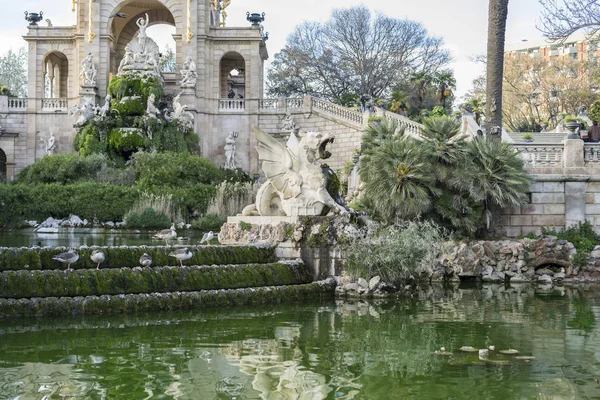 Fontana nel Parco della Cittadella a Barcellona — Foto Stock