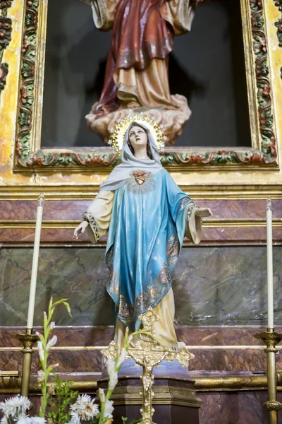 Beelden van maagden en voorstellingen van Christus — Stockfoto