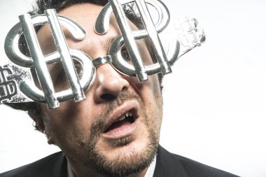 Dolar işareti ile gözlüklü işadamı