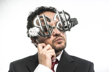 Dolar işareti ile gözlüklü işadamı