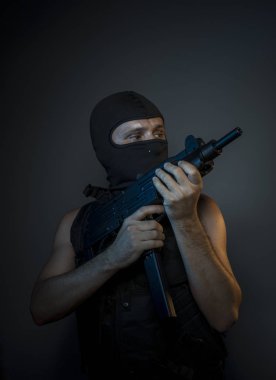 kurşun geçirmez yelek ve yün terörist