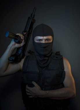 kurşun geçirmez yelek ve yün terörist