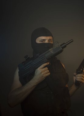 kurşun geçirmez yelek ve yün terörist