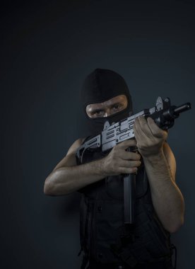 kurşun geçirmez yelek ve yün terörist