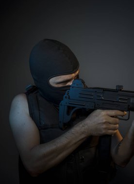 kurşun geçirmez yelek ve yün terörist