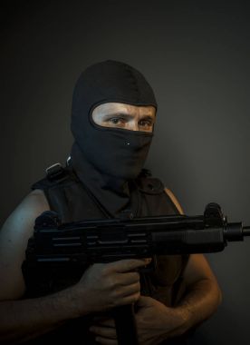 kurşun geçirmez yelek ve yün terörist