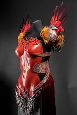 Kadınlar için kırmızı zırh