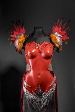 Kadınlar için kırmızı zırh