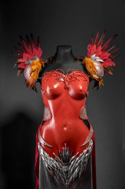 Kadınlar için kırmızı zırh