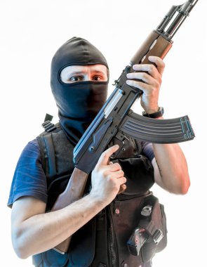 yün ile silahlı adam