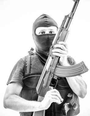 yün ile silahlı adam