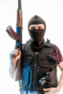 yün ile silahlı adam