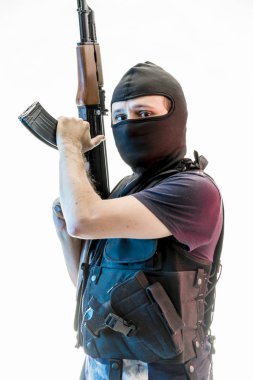 yün ile silahlı adam