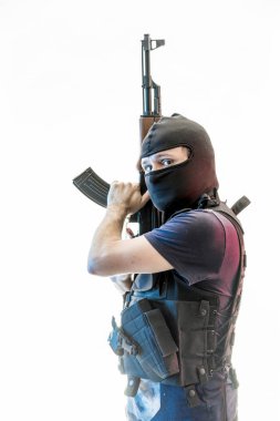 yün ile silahlı adam