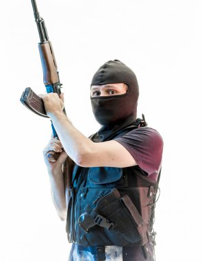 yün ile silahlı adam