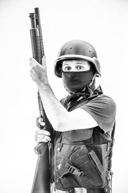 yün ile silahlı adam