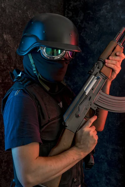 Man beväpnad med balaclava — Stockfoto