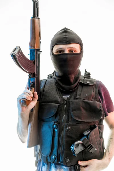 Mężczyzna uzbrojony w mieście balaclava — Zdjęcie stockowe