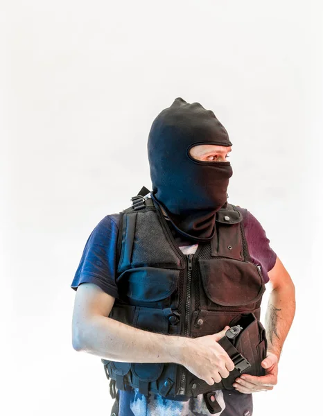 Mann mit Sturmhaube bewaffnet — Stockfoto