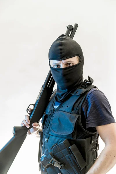 Man beväpnad med balaclava — Stockfoto