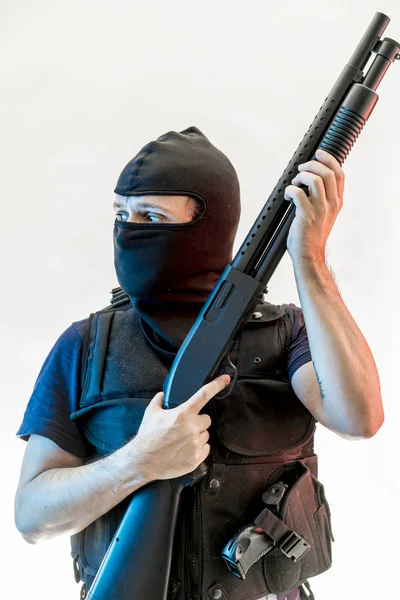 Homem armado com balaclava — Fotografia de Stock