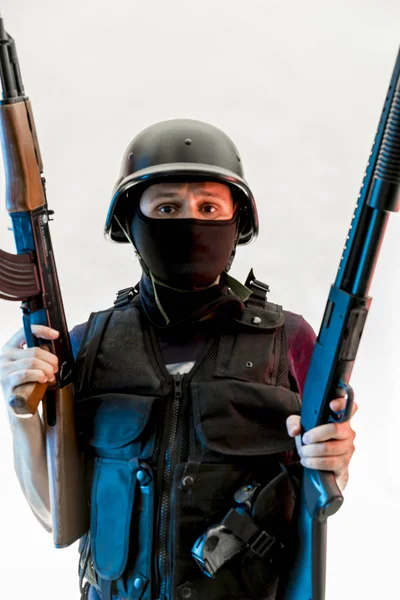 Man beväpnad med balaclava — Stockfoto